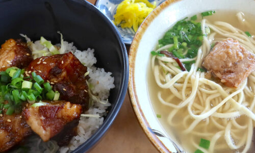 那覇「本家 亀そば 港町本店」でトロトロ軟骨丼定食