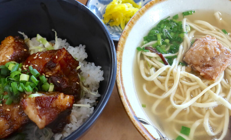 那覇「本家 亀そば 港町本店」でトロトロ軟骨丼定食