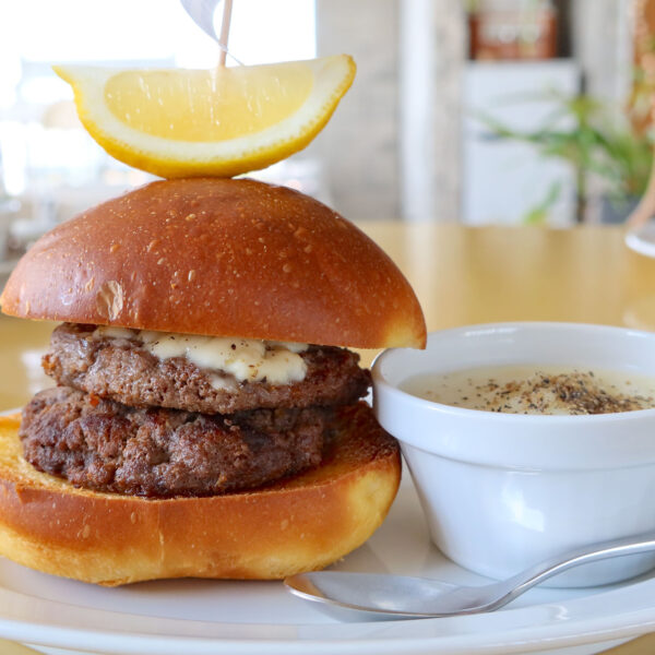 ハンバーガー ラージパティ ハニーブルーチーズレーズントッピング（1,700円）