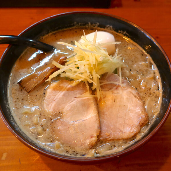 ガツンと香り立つ！生姜塩ラーメン（1,100円）＋塩玉子（150円）