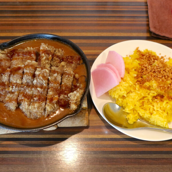 手仕込み馬カツだしカレー（1,300円）＋５辛（50円）