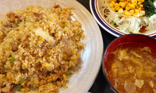 町中華「あけぼのラーメン」でいつものスープと相性抜群なカレーチャーハン！