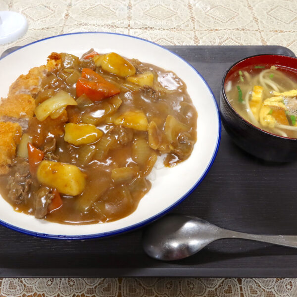 カツカレー（750円）