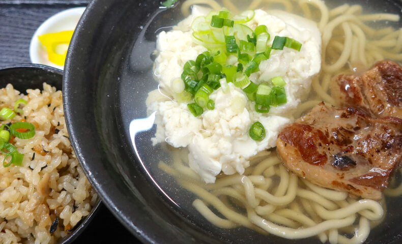 中城村「麺家 にらい」でゆし豆腐そば＆じゅうしぃ