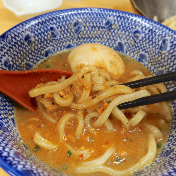 鶏挽き肉とハバネロが団子になっている