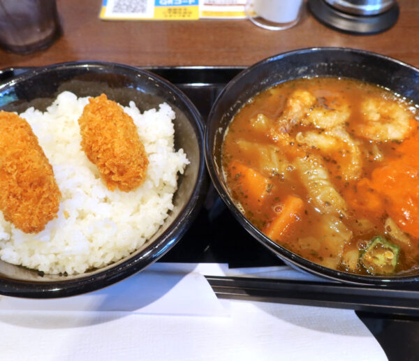 The海老スープカレー カキフライトッピング（1,380円）