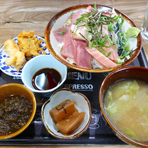 海鮮丼（900円）