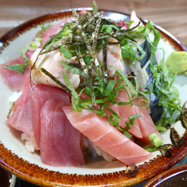 刺身がきれいな海鮮丼