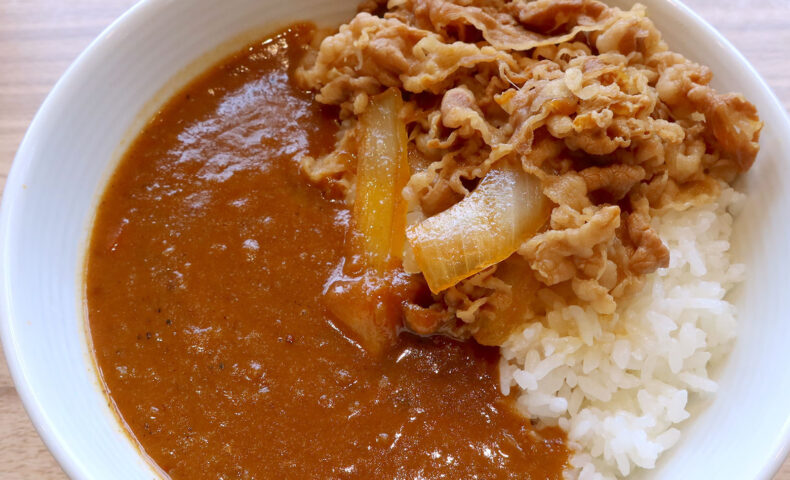 吉野家と SPICY CURRY 魯珈のコラボメニュー・肉だく牛魯珈カレーは結構スパイシーだった！