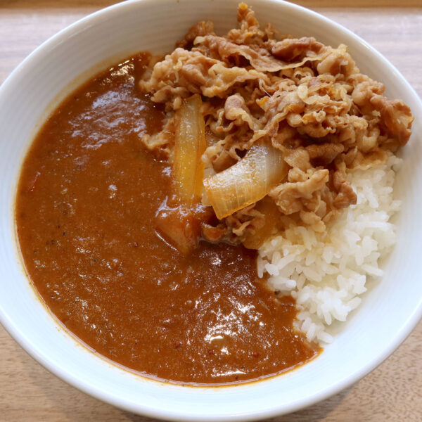 肉だく牛魯珈カレー（839円）