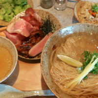 那覇・壺屋「EIBUN Tsuboya」で４種のお肉が贅沢な特上壺屋つけそば＋パクチー＆ジューシー