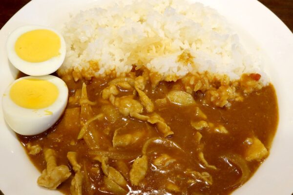 「CoCo壱番屋」でスプーンを目指し、山田裕貴監修・塩豚角煮ジンジャーカレー＋ハーフ豚しゃぶ＆ゆでタマゴ