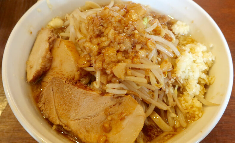 那覇・松山「らーめんふぁんくらぶ 歴史を刻め」でラーメン小 ニンニクマシ野菜マシ