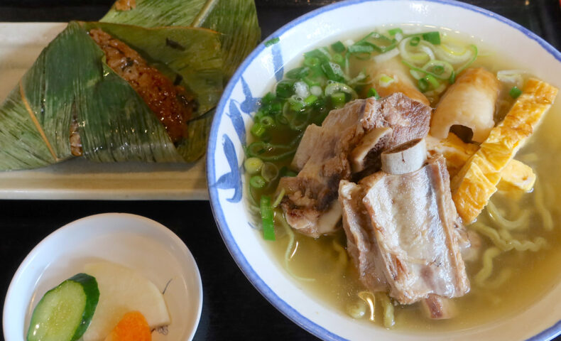 浦添「麺屋 ちばとぉ～んど」で桑ソーキそば＆月桃おこわ