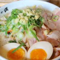 県庁前「麺や偶 もとなり 久茂地店」でいろんな美味しさが味わえる特製ちゅら塩タンメン