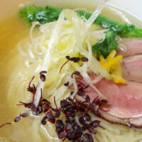 那覇・真嘉比「ラーメン 志のわ」で限定・春の鴨塩と鴨と菜の花のまぜごはん