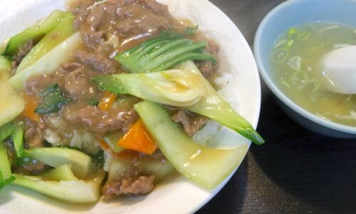 那覇の町中華「餃子の天龍」のシンプルな牛肉丼と気になるメニュー