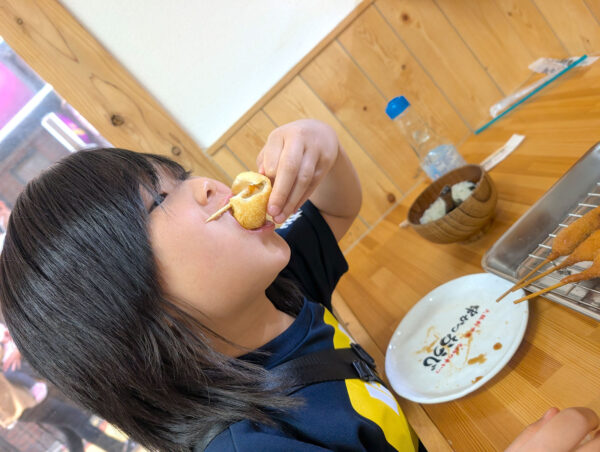 雪見だいふくをほおばる