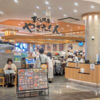 リニューアルした「まぐろ問屋 やざえもん サンエー浦添西海岸パルコシティ店」でお寿司を少々