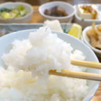 那覇・桜坂「定食屋リゾム」で焼き魚と生姜焼き、そして羽釜炊きご飯がうまいリゾム定食