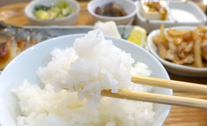 那覇・桜坂「定食屋リゾム」で焼き魚と生姜焼き、そして羽釜炊きご飯がうまいリゾム定食