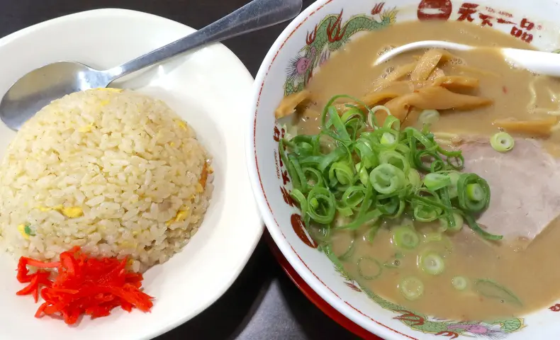 「天下一品」でこってりラーメンと炒飯が楽しめるチャーハン定食