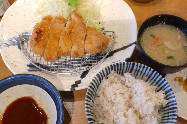 那覇・県庁前「アグーとんかつ コション 久茂地店」で県産ロースカツ定食