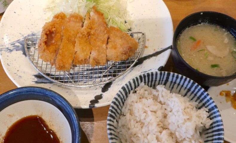 那覇・県庁前「アグーとんかつ コション 久茂地店」で県産ロースカツ定食