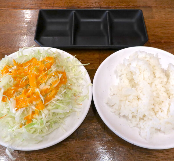 サラダとライスはセルフサービス