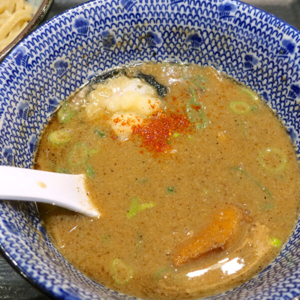 ニンニクと一味唐辛子で味変