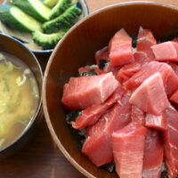 今年も来ました沖縄近海の生本鮪！ 天然生本マグロの赤身と中トロを使って自家製・鉄火丼