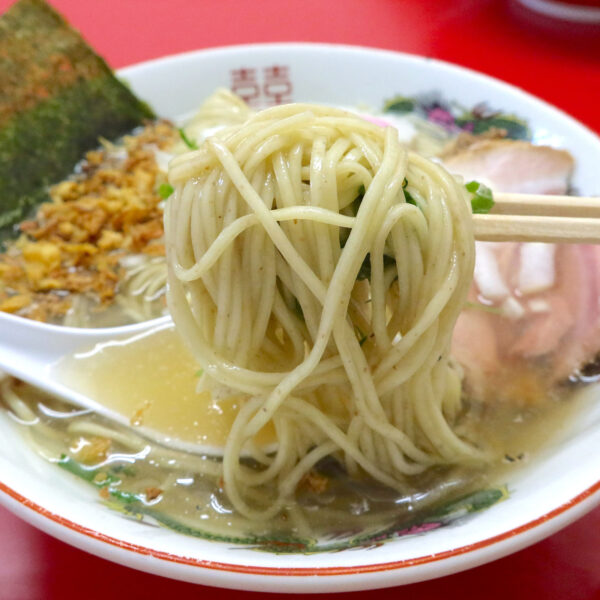 ぱっつん麺に旨みたっぷりスープ