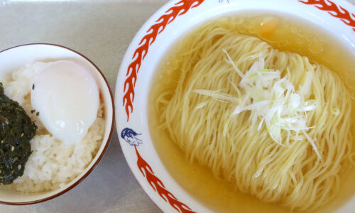 宜野湾「麻婆食堂 福笑い」で白のキラメキ−鰆の冷やがけ麺 先行細麺＋アカモク温玉ごはん