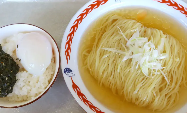 宜野湾「麻婆食堂 福笑い」で白のキラメキ−鰆の冷やがけ麺 先行細麺＋アカモク温玉ごはん