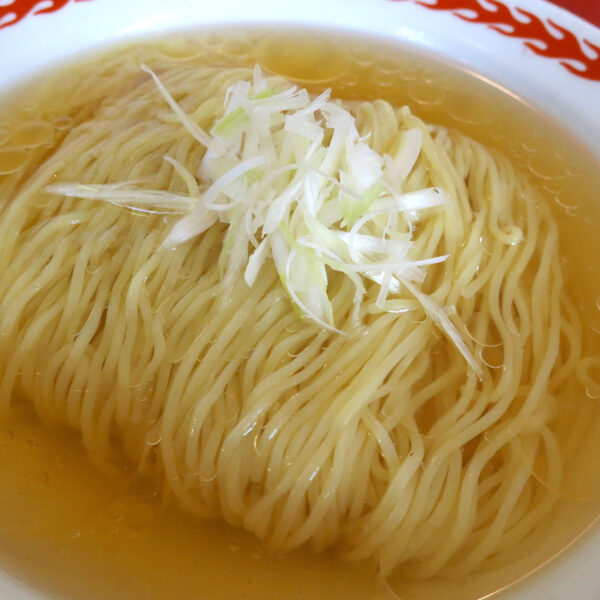 現在は先行で細麺