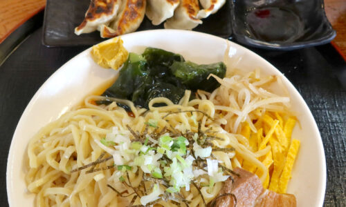 「東江そば」のいつでも食べられる冷やし中華そば＆自家製餃子
