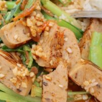 那覇・牧志「パーラー カオソーイ」で食堂式青菜強火炒めぶっかけ飯