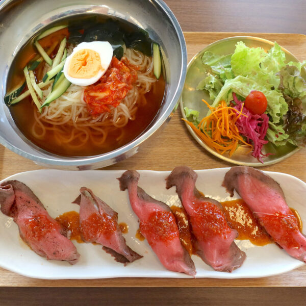 蝦夷鹿肉のロースト寿司＆盛岡冷麺セット（1,000円）