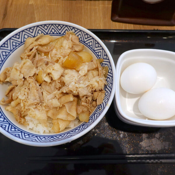 豚丼 頭の大盛（641円）＋半熟玉子（118円）＋半熟玉子（118円）
