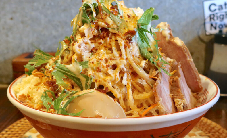 牧志「麺屋 雉虎」で今年も始まった白胡麻冷やし中華！ キジトラヒヤチュー野菜マシマシにんにくマシ