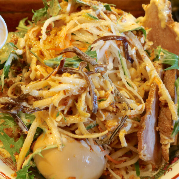 野菜を食べ進む