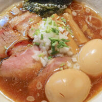 読谷のラーメン屋さん「まるつストア」で特製手揉み中華 醤油＋くずれ味玉