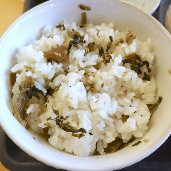 ご飯に高菜をまぶして