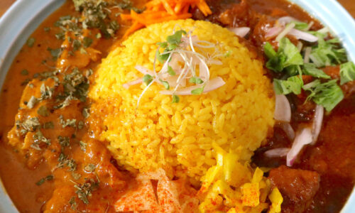 那覇・安里「ヤマナカリー別邸」でまろやかチキンカレー＆県産麦酒と黒糖でじっくり煮込んだ柔らかポークカレー