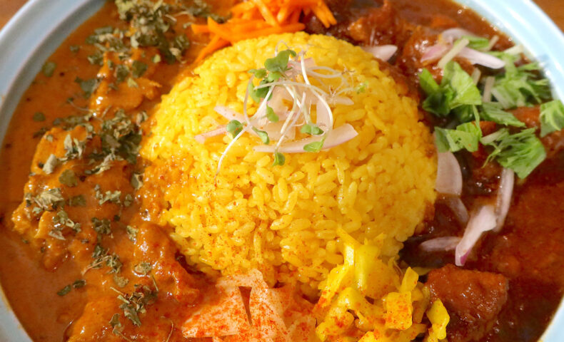那覇・安里「ヤマナカリー別邸」でまろやかチキンカレー＆県産麦酒と黒糖でじっくり煮込んだ柔らかポークカレー