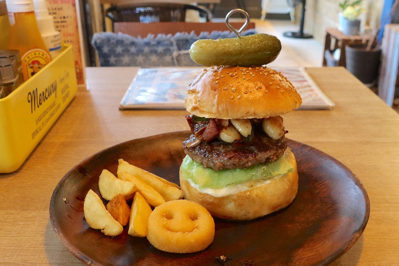 ニンニクが主役のハンバーガー！ 那覇「FLIP-FLOP」のガーリック