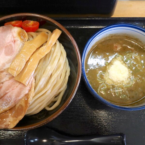 濃厚バジルつけ麺（1,200円）＋チャーシュートッピング（200円）