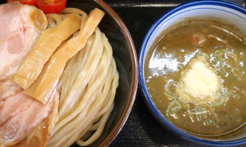 浦添「麺処 たかね 浦添店」で濃厚バジルつけ麺 チャーシュートッピング