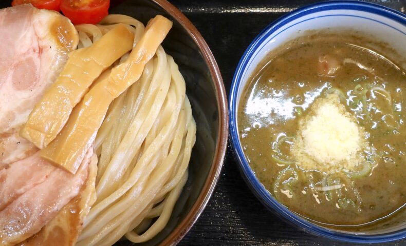 浦添「麺処 たかね 浦添店」で濃厚バジルつけ麺 チャーシュートッピング