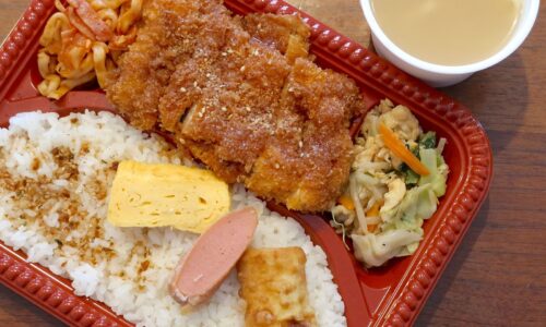 那覇・銘苅「味処 上屋吹（イーヤーフキ）」で550円のチキンカツ弁当 ミニ沖縄そば付